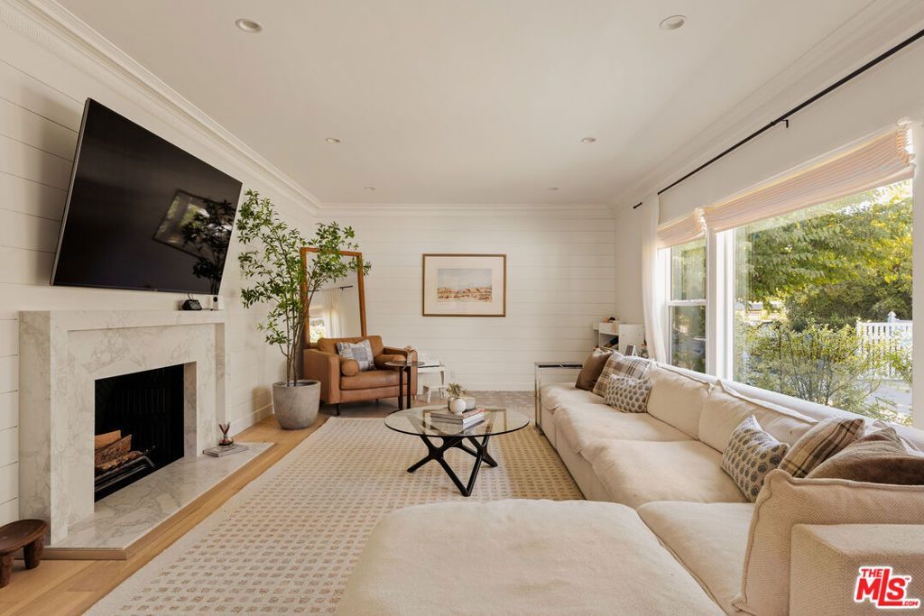 6448 Peach Avenue, Van Nuys, CA 91406 Main Photo