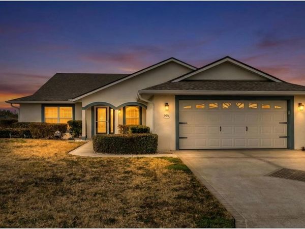 106 FAIRWAY CIRCLE, UMATILLA, FL 32784