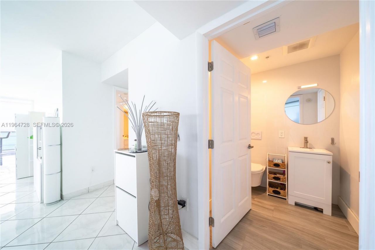 6301 Collins Ave, Unit 2802, Miami Beach, FL 33141 Photo