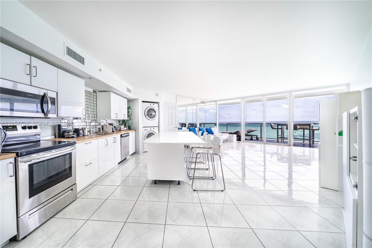 6301 Collins Ave, Unit 2802, Miami Beach, FL 33141 Photo