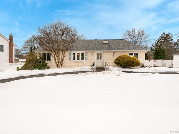 60 Easton Avenue, North Babylon, NY 11703