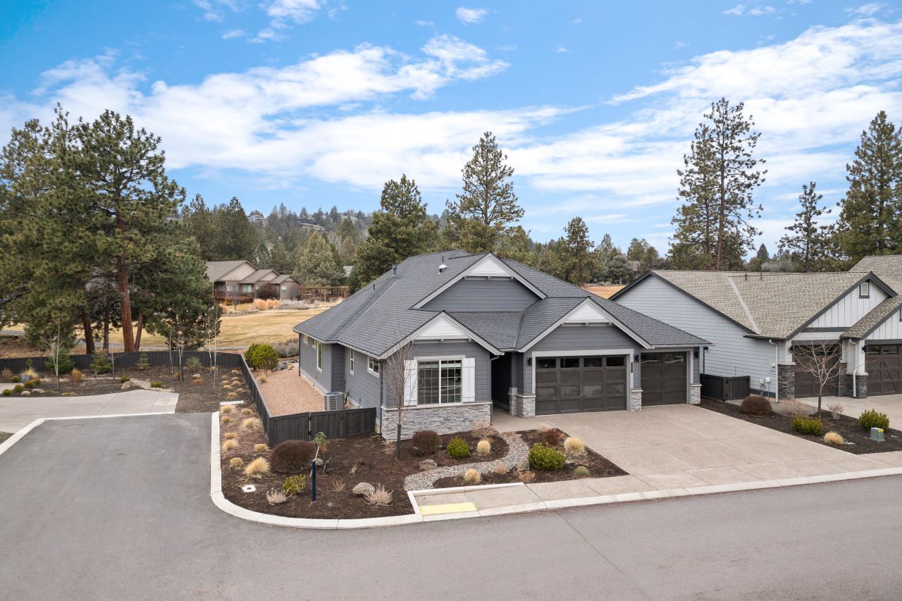 3031 NW Hidden Ridge Drive, Bend, OR 97703 Main Photo