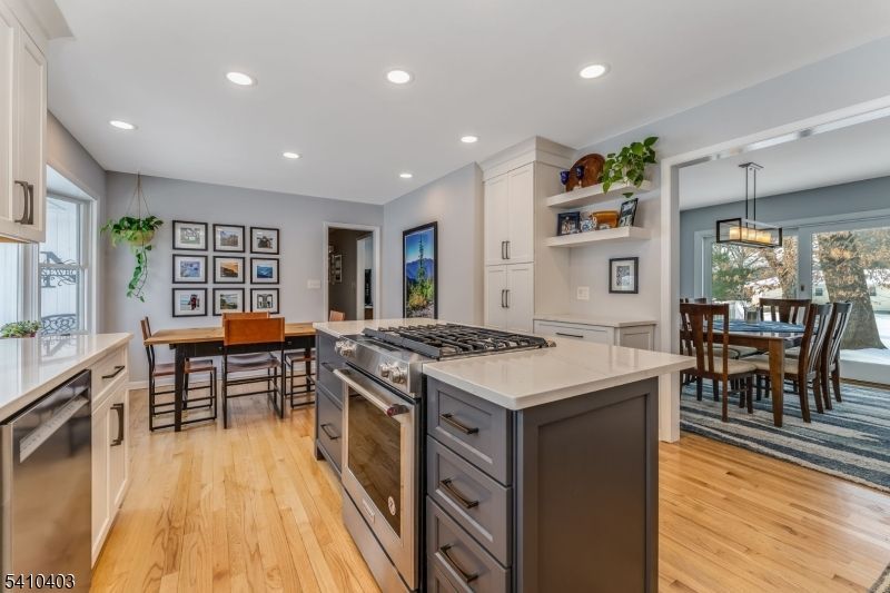 40 Dayton Rd, Raritan, NJ 08822 Main Photo