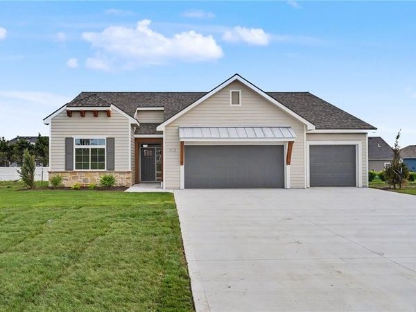1013 Bluestem Circle, Baldwin City, KS 66006