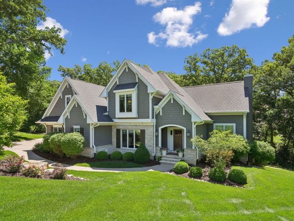 4865 Woody Creek Circle, Bettendorf, IA 52722