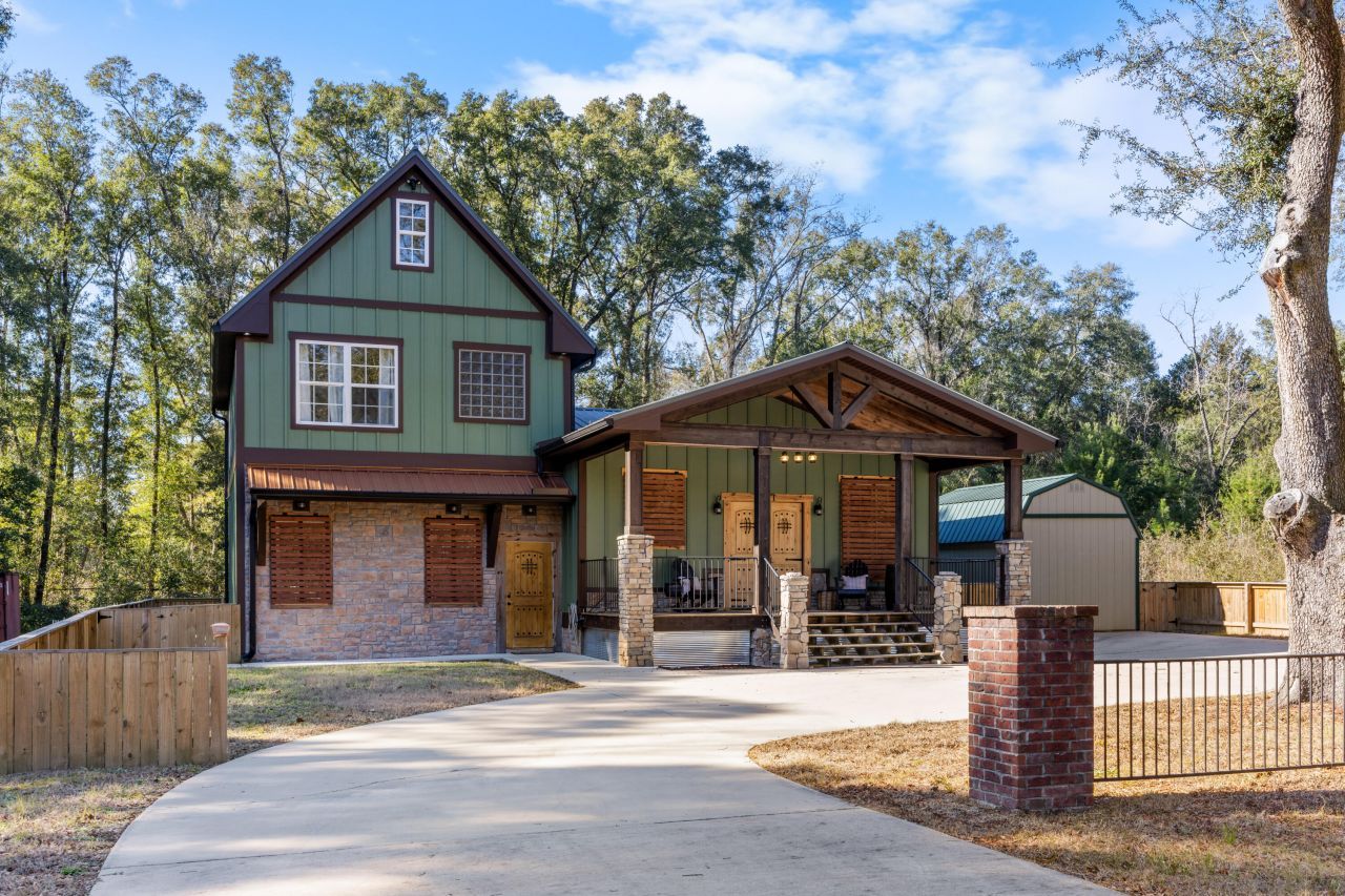 981 E Chestnut Avenue, Crestview, FL 32539 Main Photo