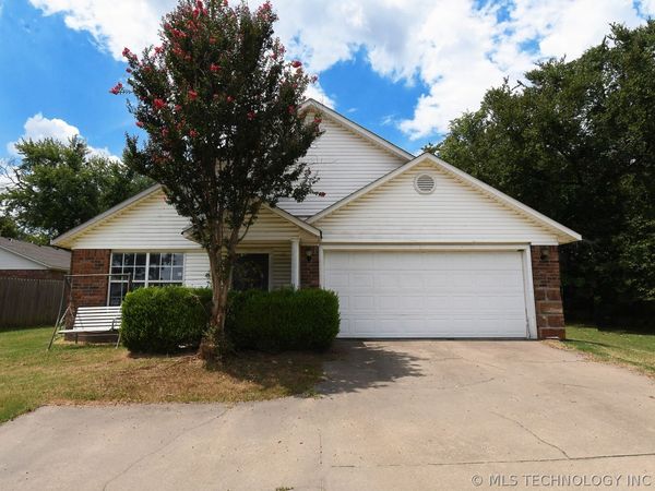 403 N Maple, Sallisaw, OK 74955