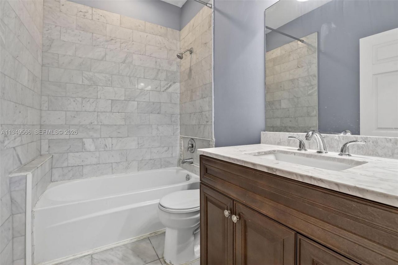 2216 NW 72nd Ter, Pembroke Pines, FL 33024 Photo