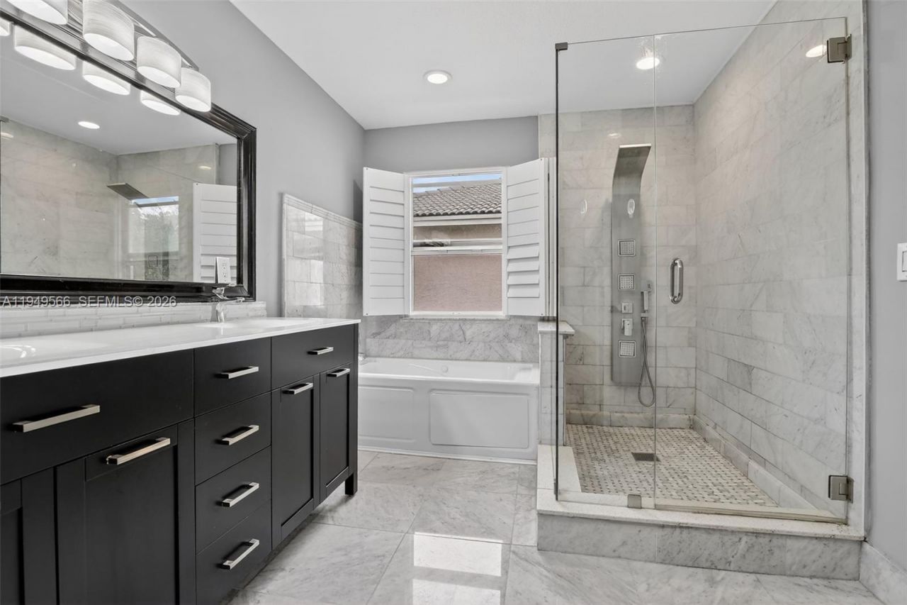 2216 NW 72nd Ter, Pembroke Pines, FL 33024 Photo