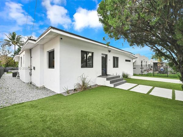 112 NW 53rd St , Miami, FL 33127