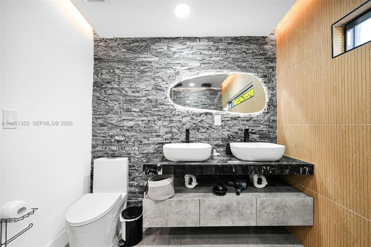 112 NW 53rd St , Miami, FL 33127 Photo