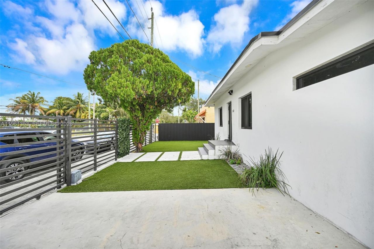 112 NW 53rd St , Miami, FL 33127 Photo