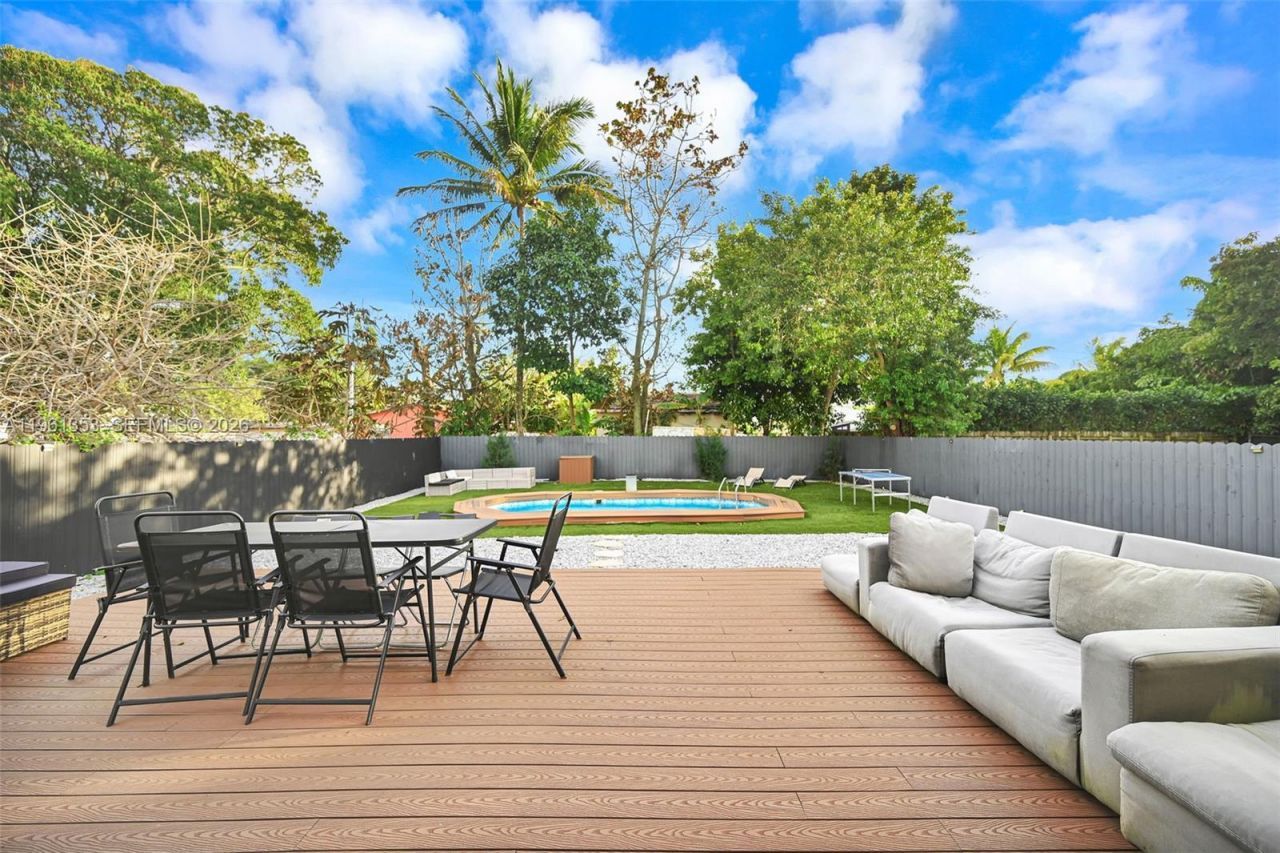 112 NW 53rd St , Miami, FL 33127 Photo