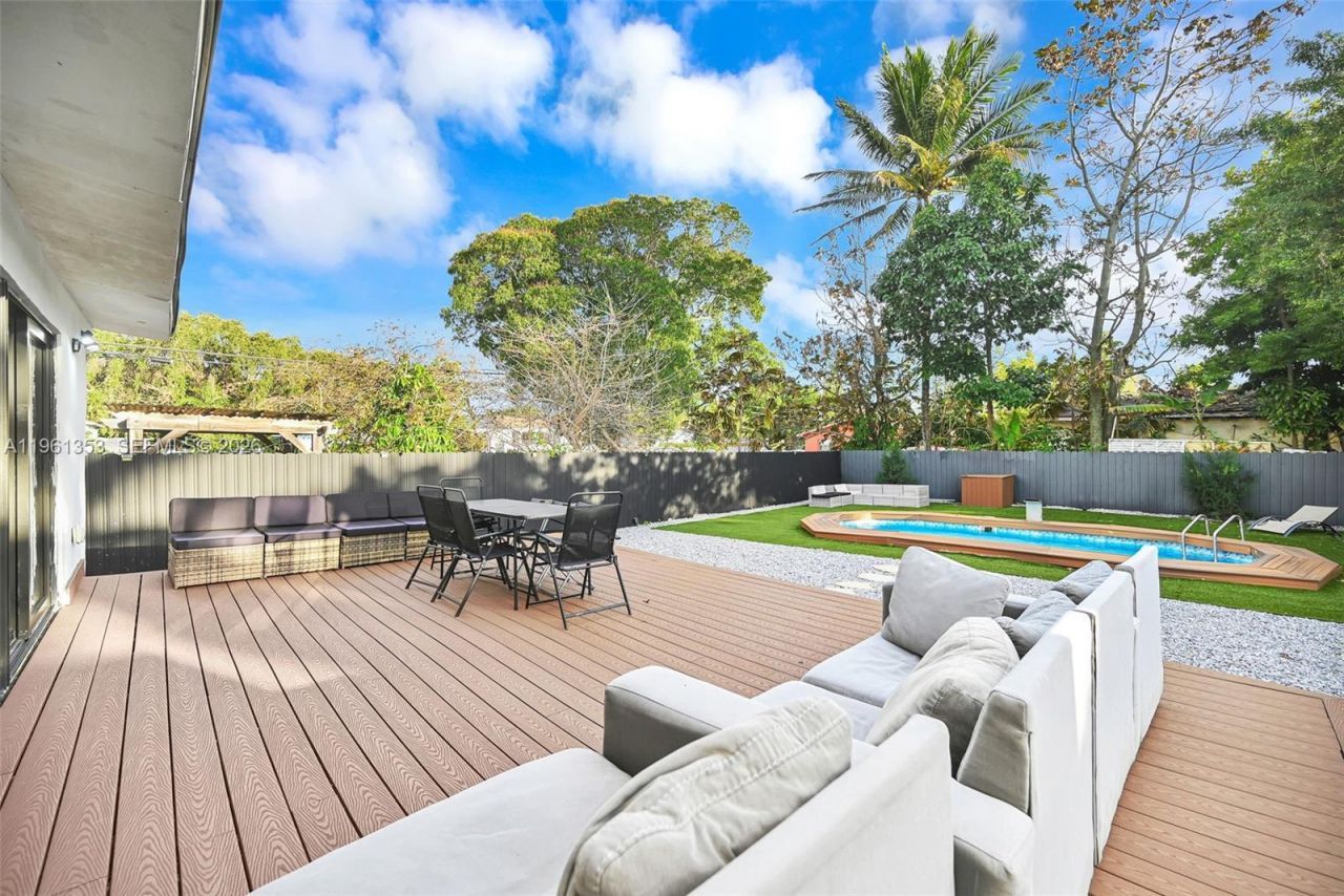 112 NW 53rd St , Miami, FL 33127 Photo