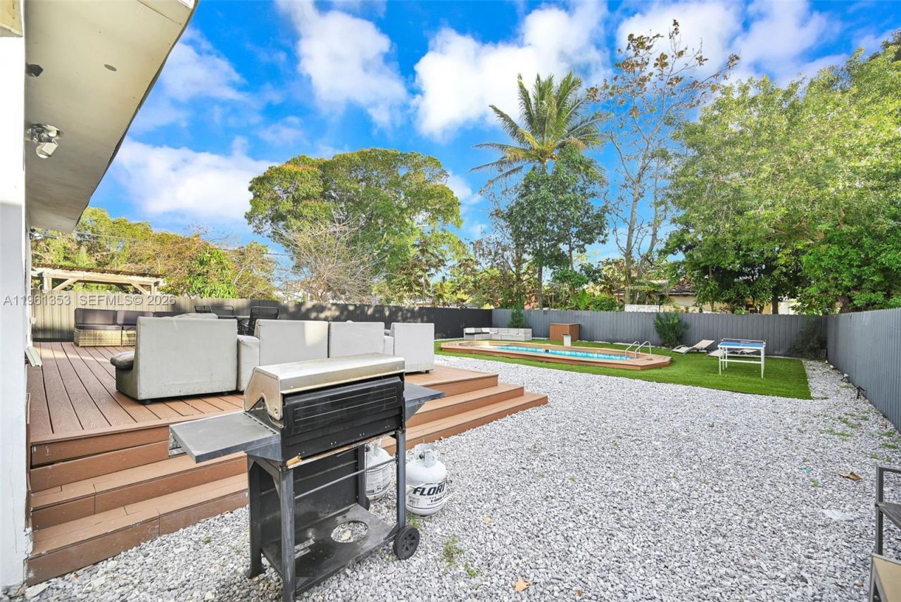 112 NW 53rd St , Miami, FL 33127 Photo