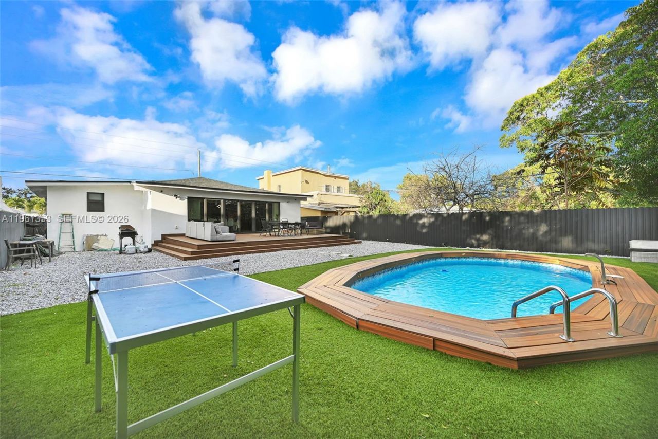 112 NW 53rd St , Miami, FL 33127 Photo