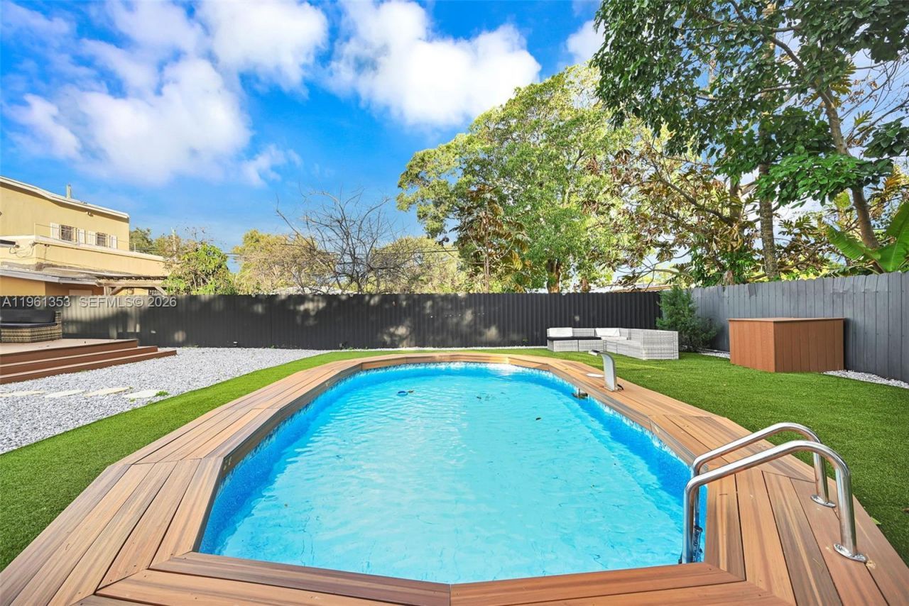 112 NW 53rd St , Miami, FL 33127 Photo