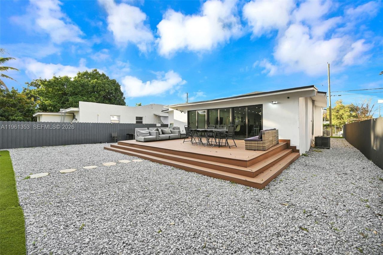 112 NW 53rd St , Miami, FL 33127 Photo