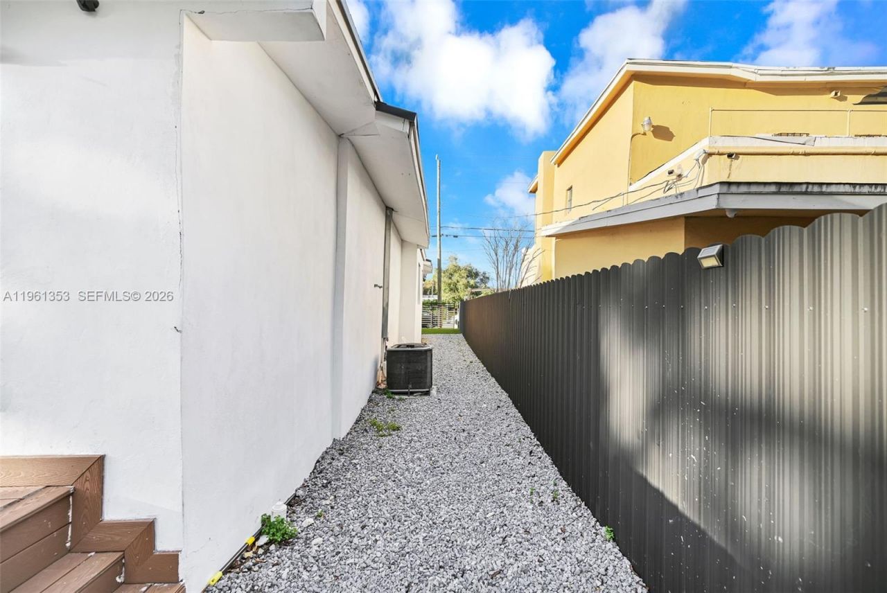 112 NW 53rd St , Miami, FL 33127 Photo