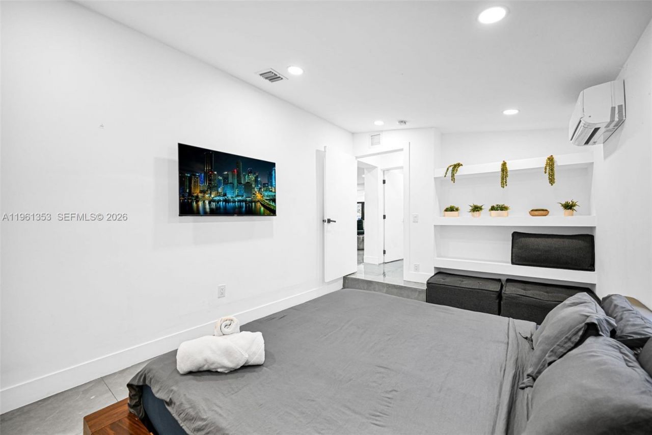 112 NW 53rd St , Miami, FL 33127 Photo