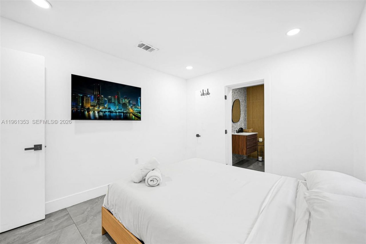 112 NW 53rd St , Miami, FL 33127 Photo