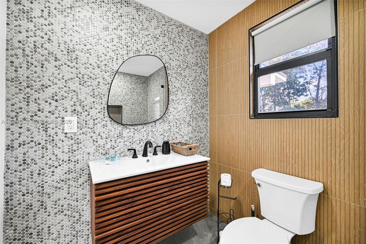 112 NW 53rd St , Miami, FL 33127 Photo