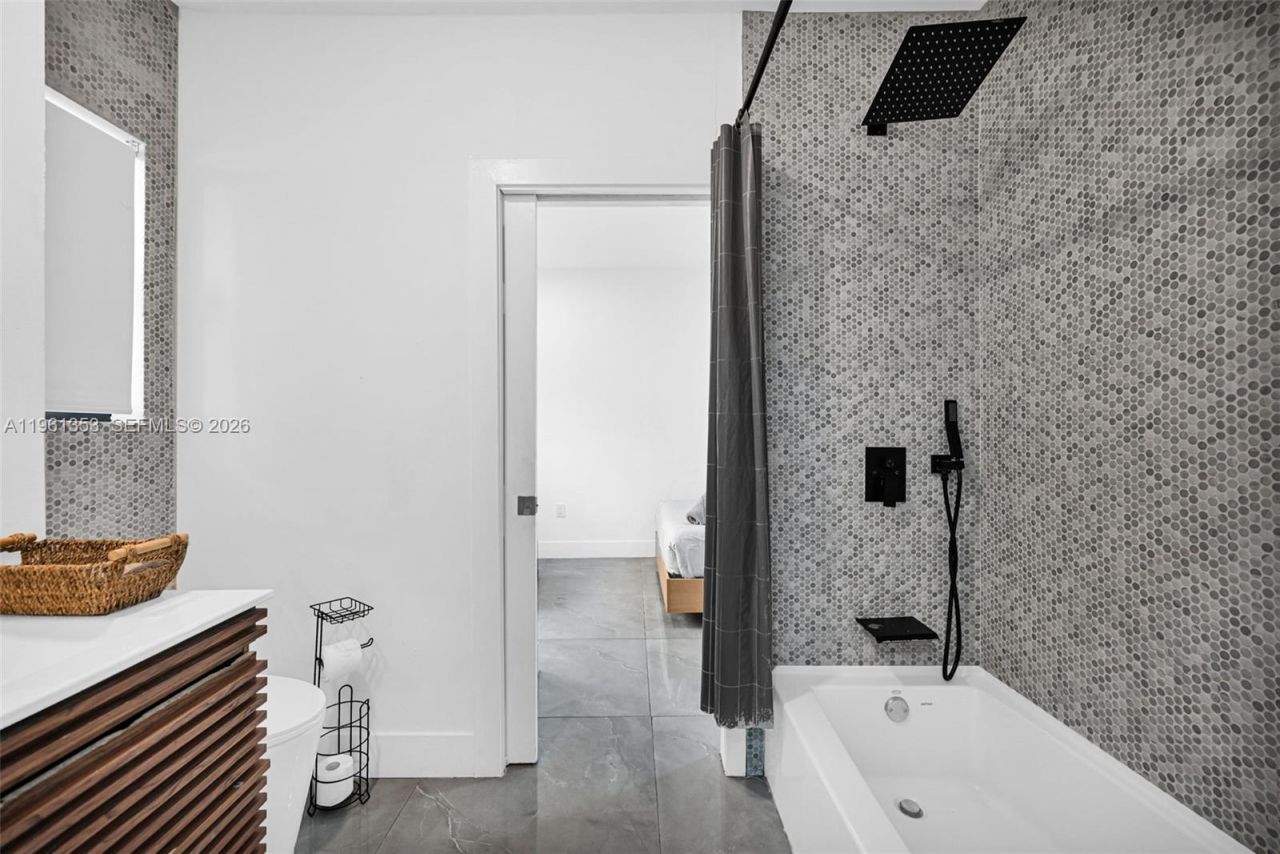 112 NW 53rd St , Miami, FL 33127 Photo