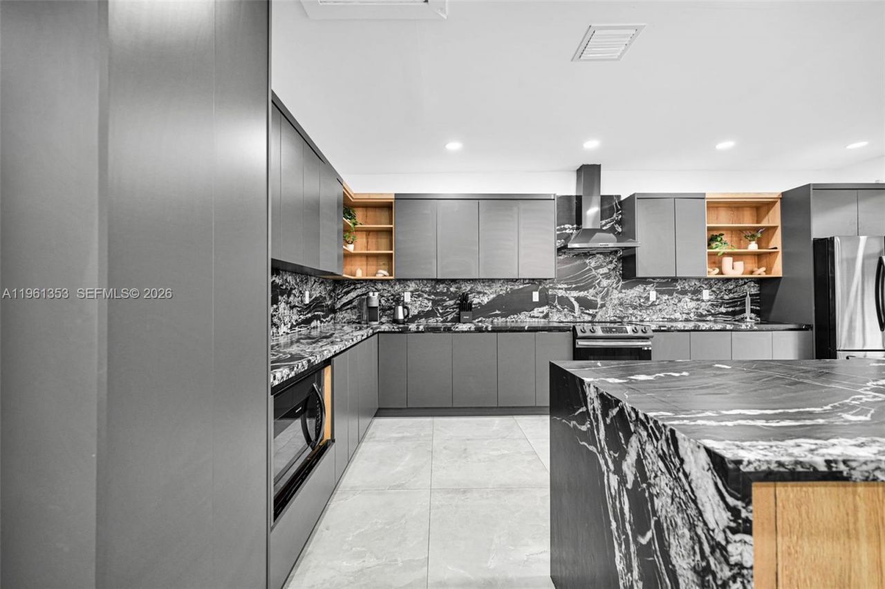 112 NW 53rd St , Miami, FL 33127 Photo