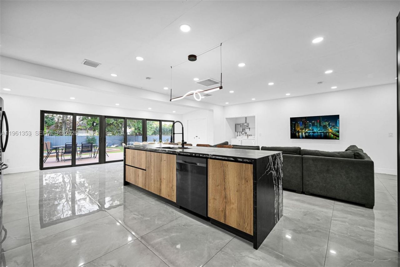 112 NW 53rd St , Miami, FL 33127 Photo