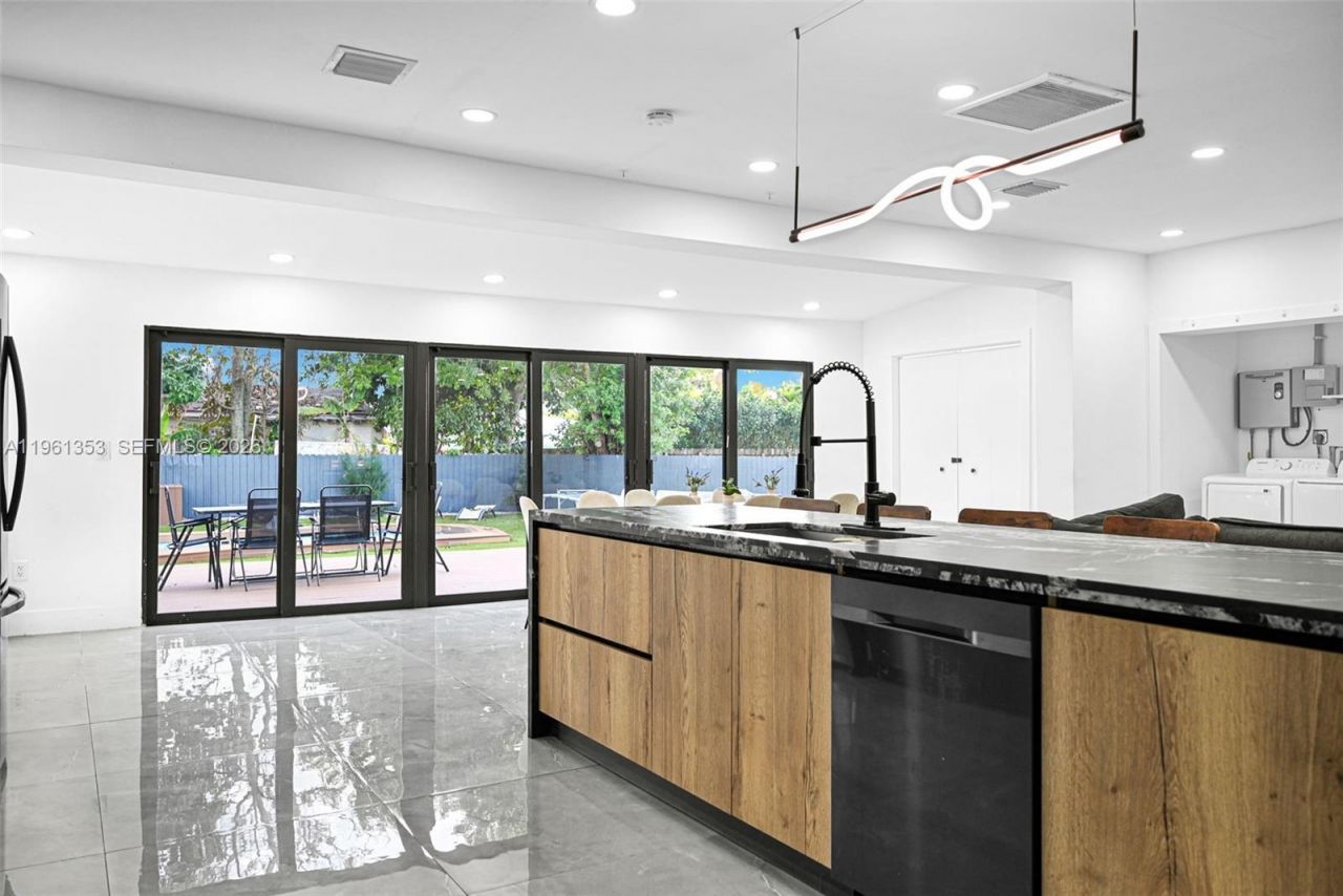 112 NW 53rd St , Miami, FL 33127 Photo