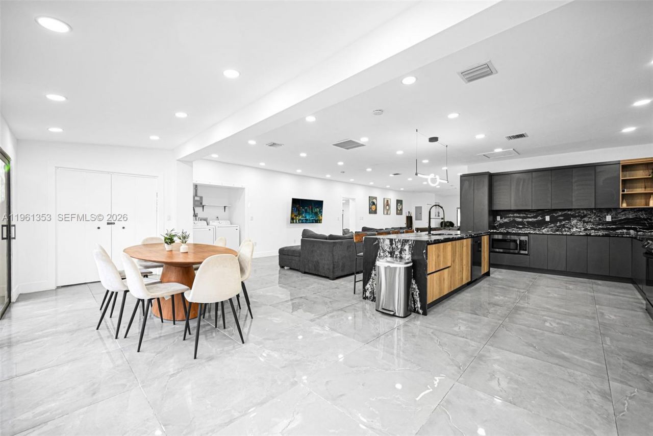 112 NW 53rd St , Miami, FL 33127 Photo