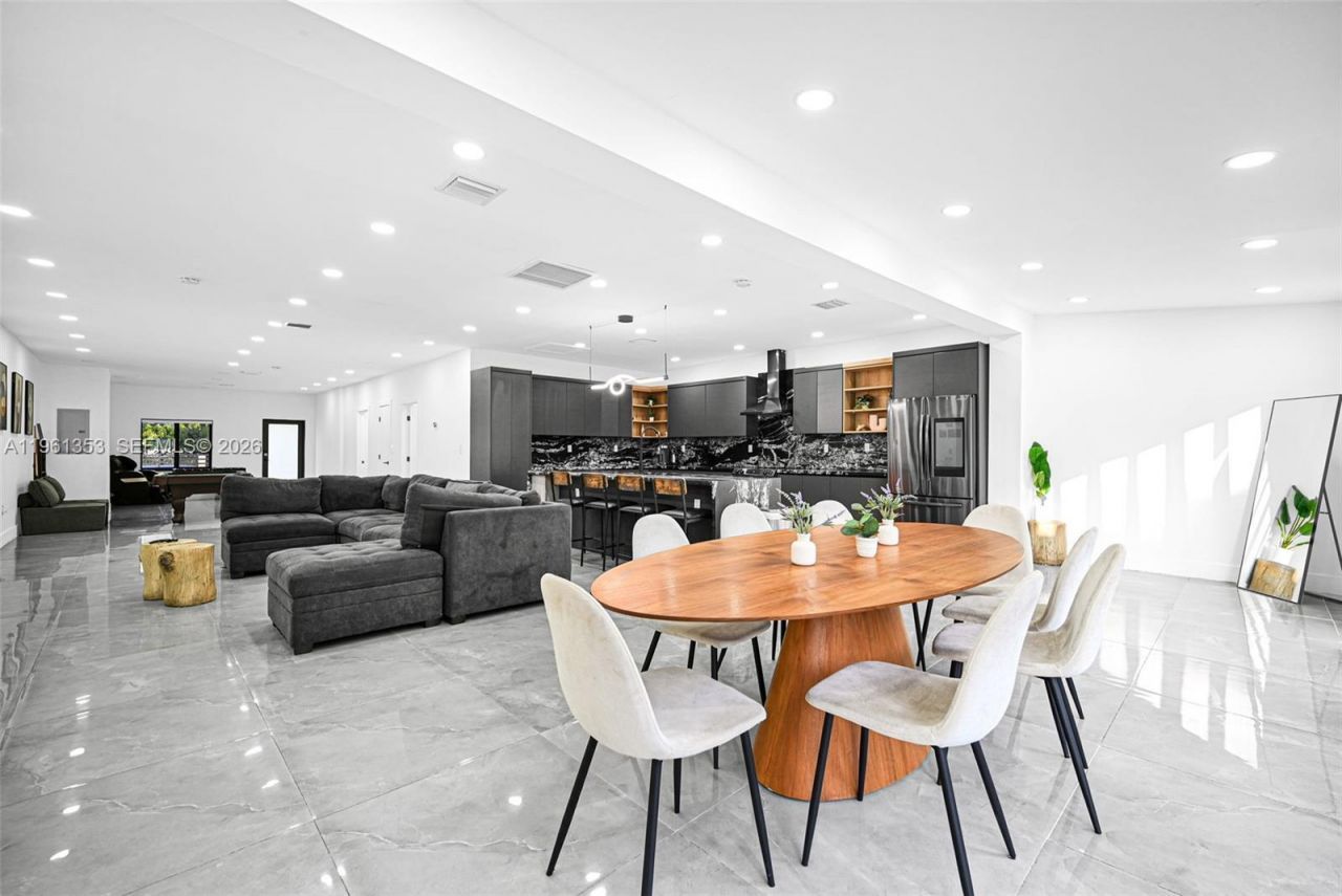 112 NW 53rd St , Miami, FL 33127 Photo