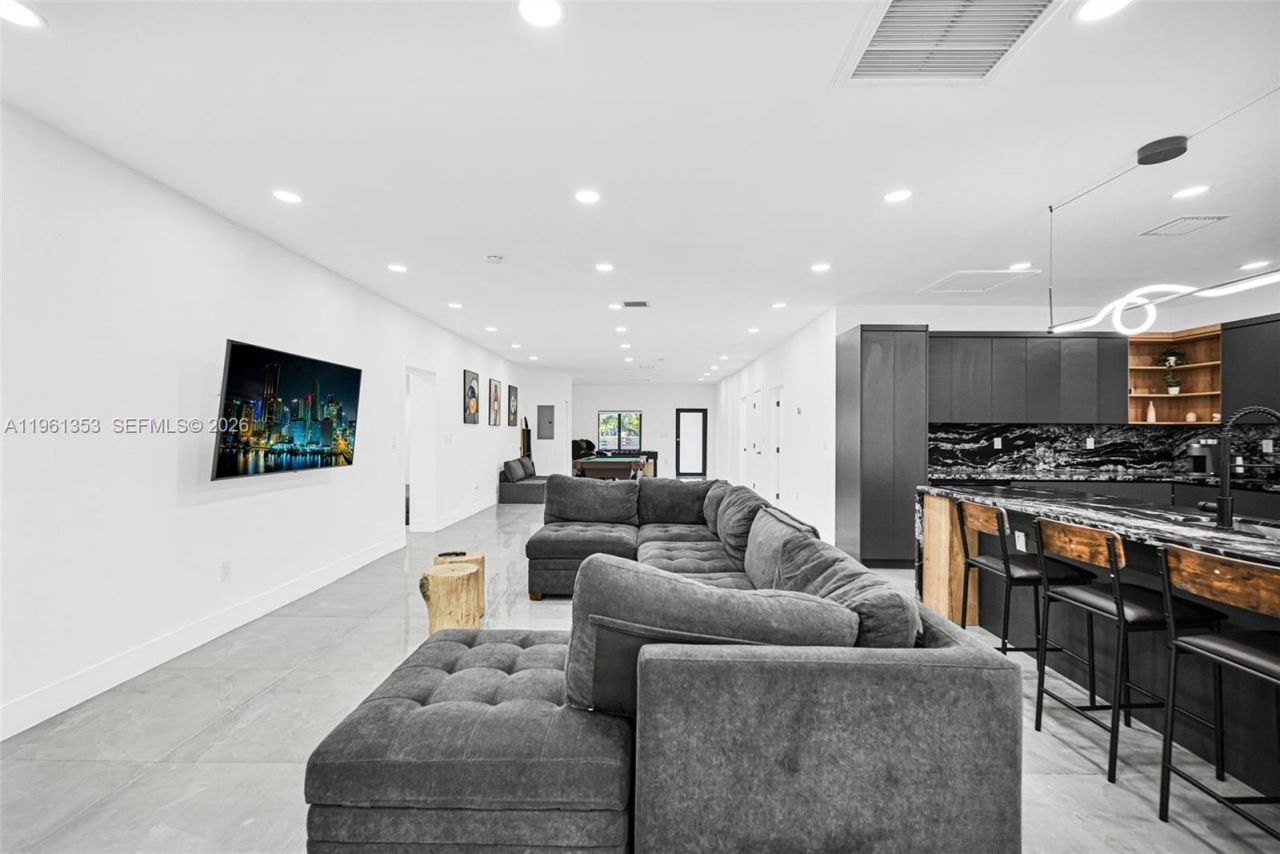 112 NW 53rd St , Miami, FL 33127 Photo