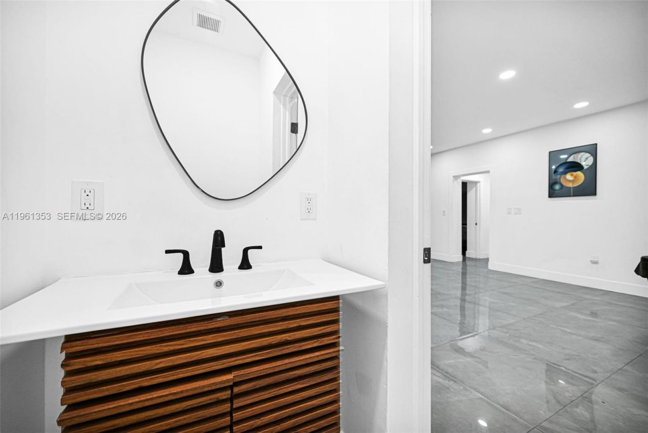 112 NW 53rd St , Miami, FL 33127 Photo