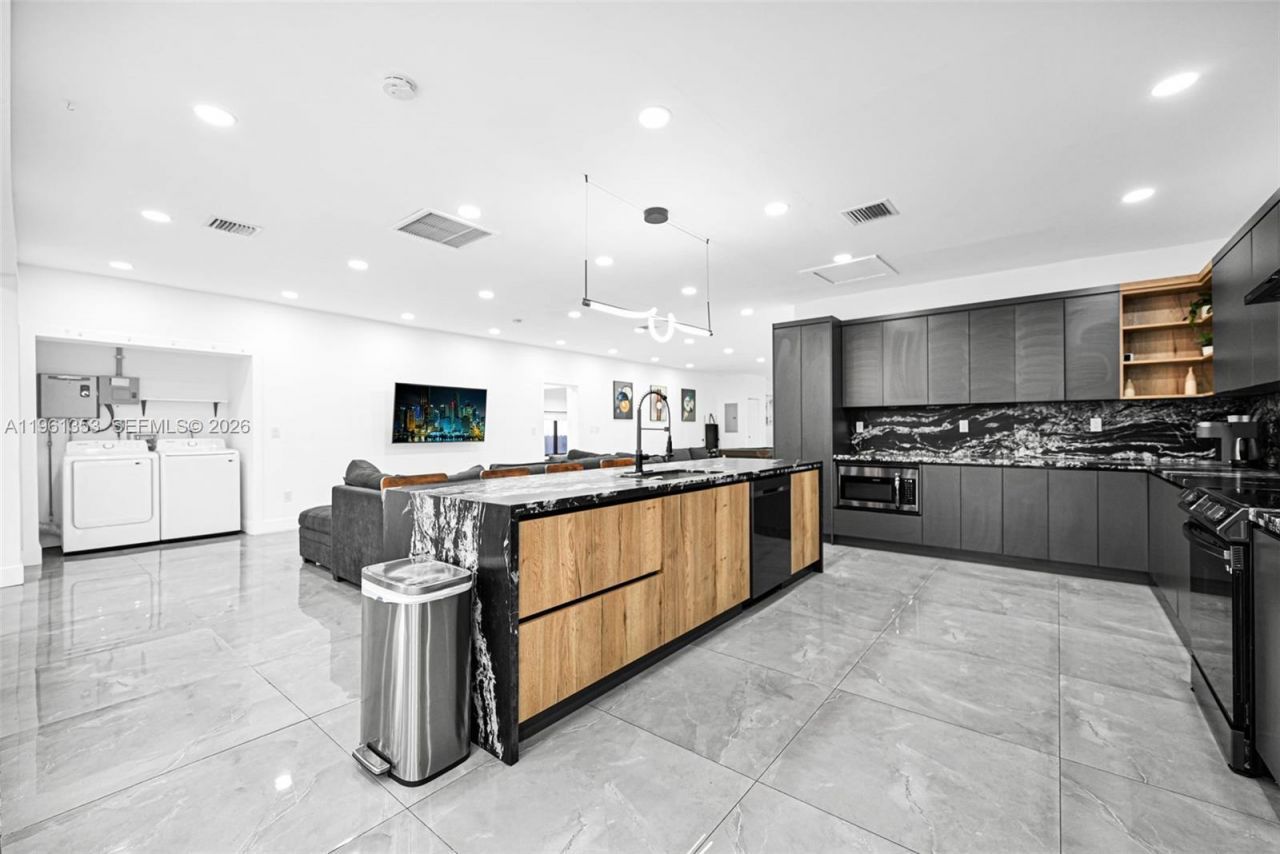 112 NW 53rd St , Miami, FL 33127 Photo