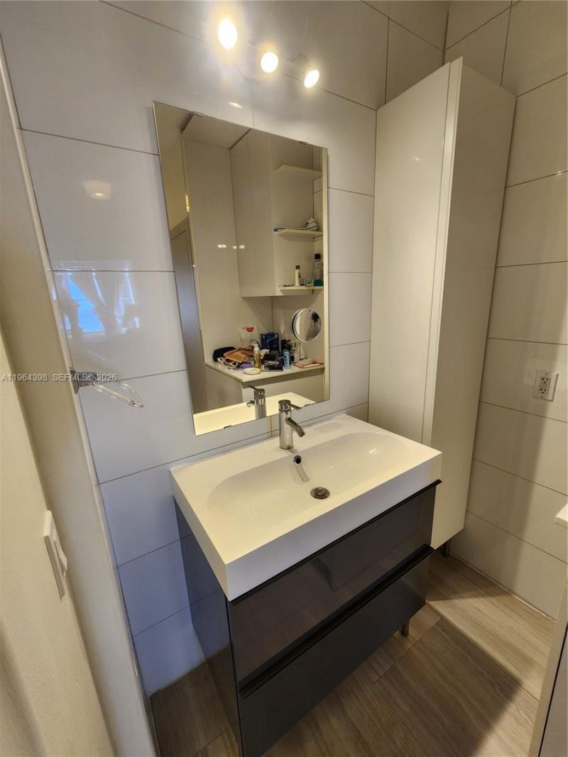 1825 S Ocean Dr , Unit PH 9, Hallandale Beach, FL 33009 Photo