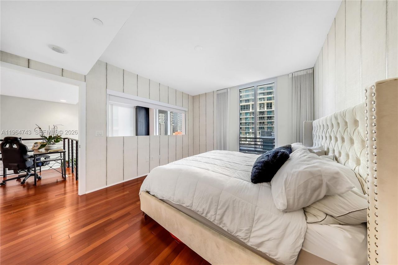 1050 Brickell Ave, Unit 422, Miami, FL 33131 Photo