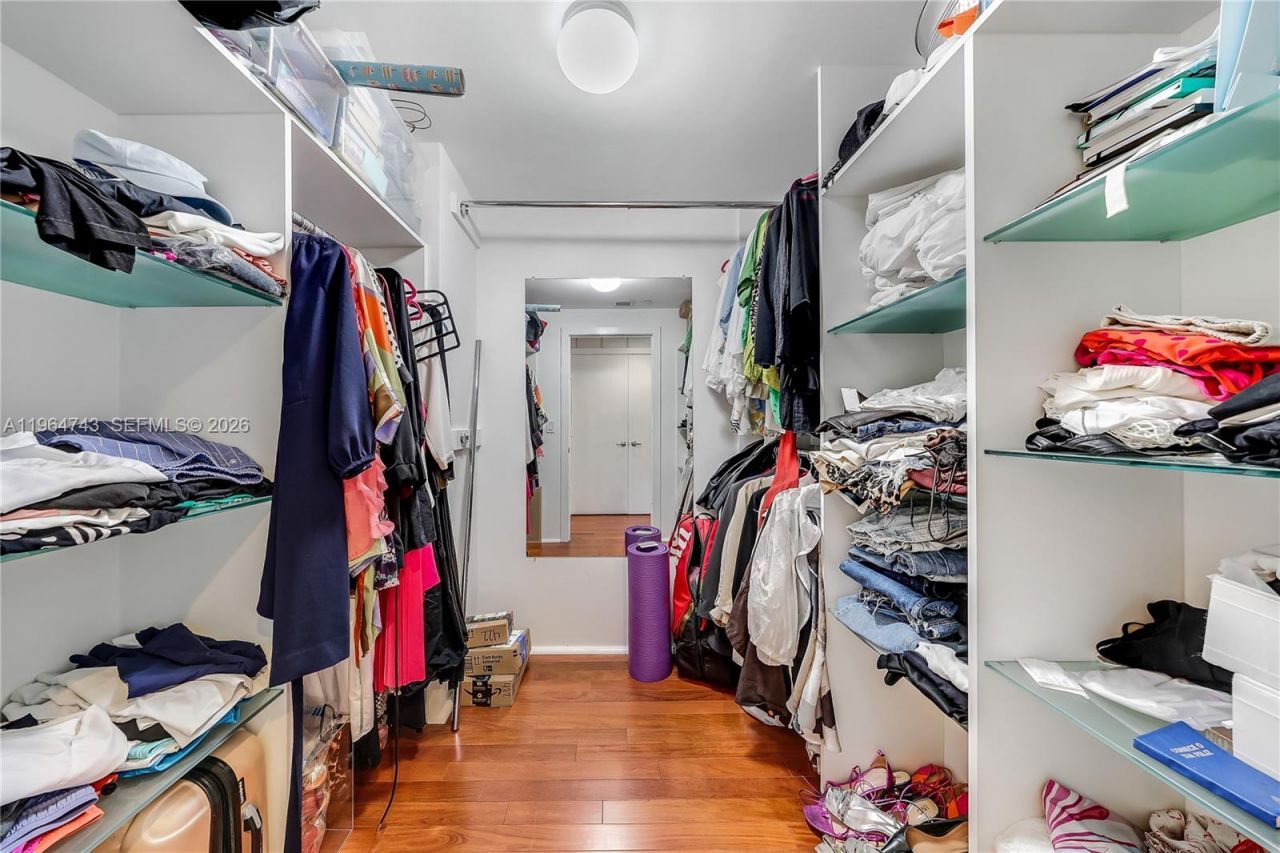 1050 Brickell Ave, Unit 422, Miami, FL 33131 Photo