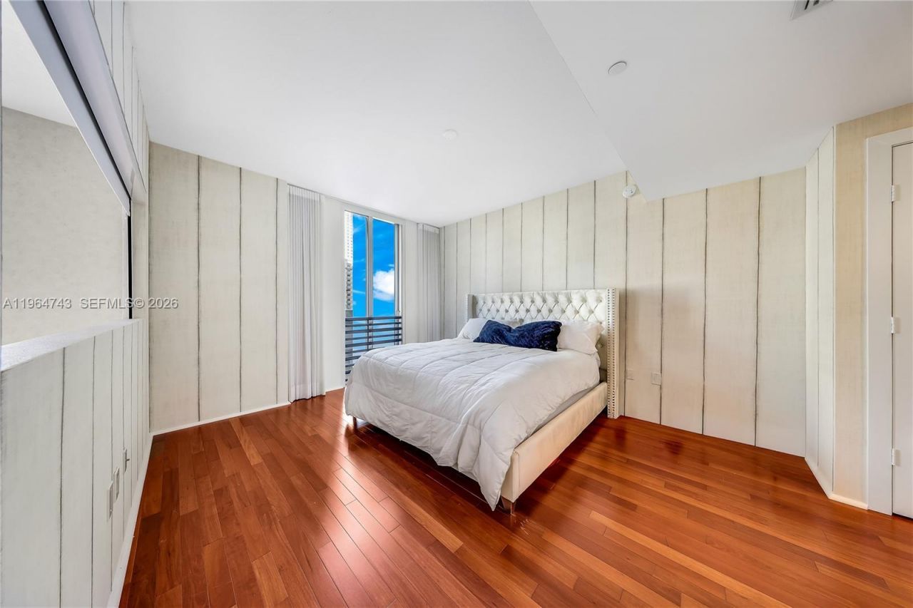 1050 Brickell Ave , Unit 422, Miami, FL 33131 Photo