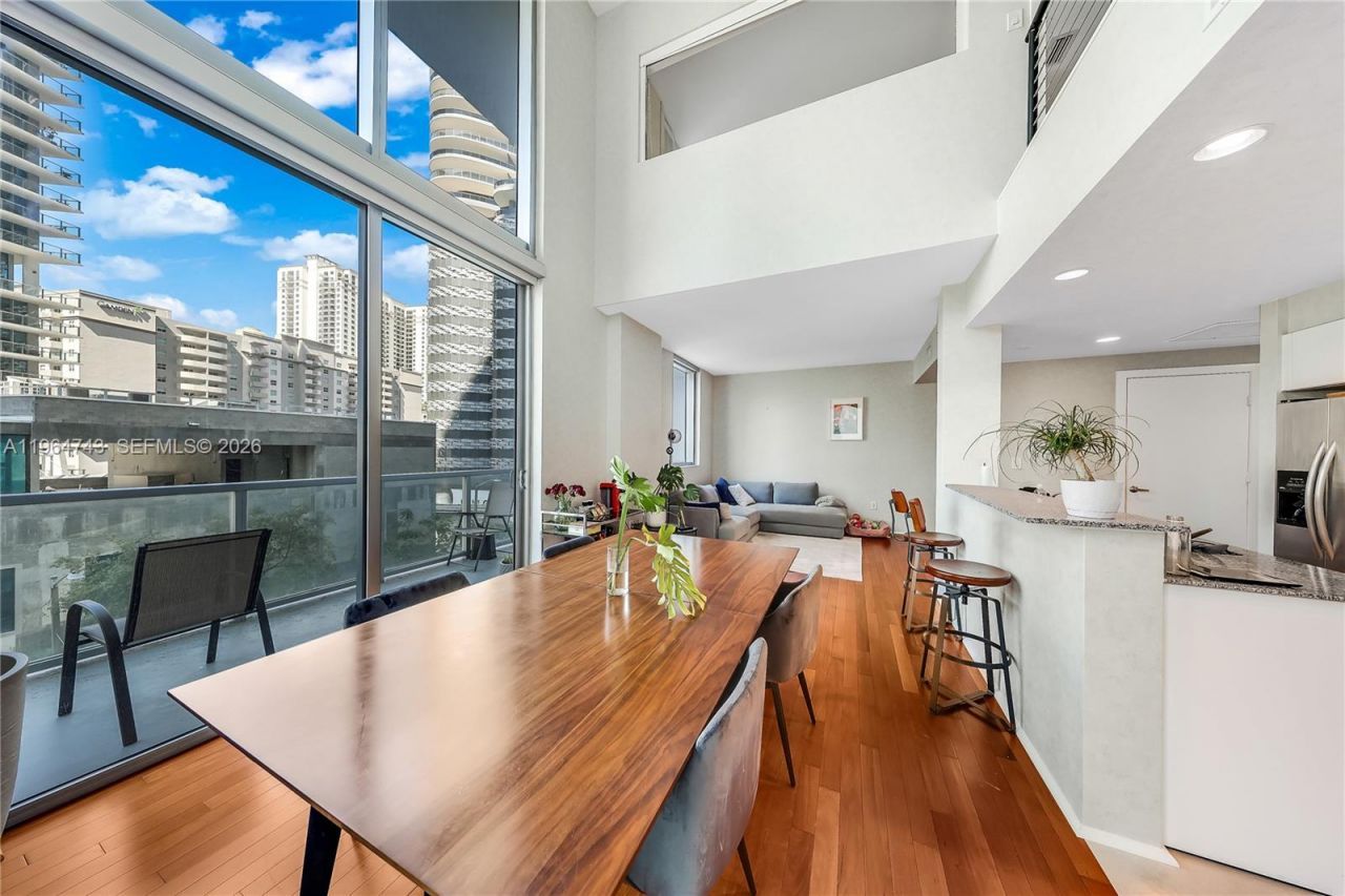 1050 Brickell Ave , Unit 422, Miami, FL 33131 Photo