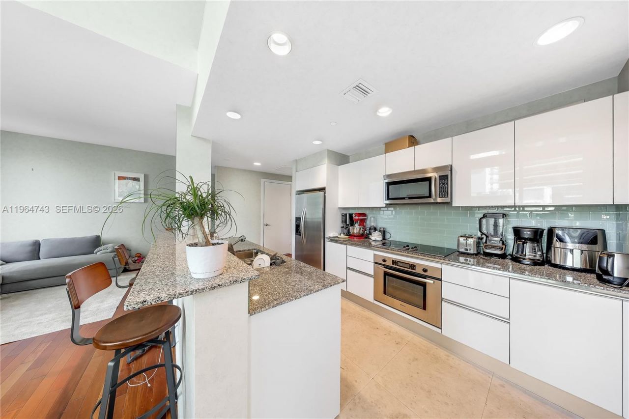 1050 Brickell Ave, Unit 422, Miami, FL 33131 Photo