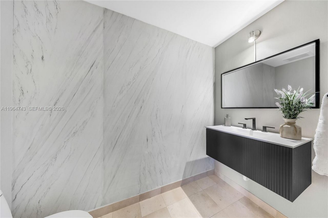 1050 Brickell Ave , Unit 422, Miami, FL 33131 Photo