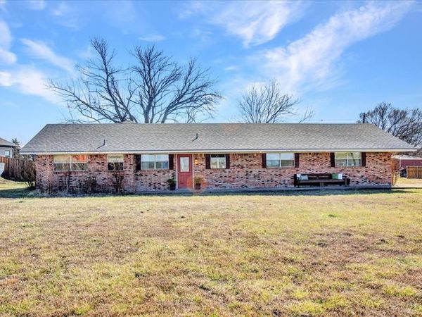 1016 E Fm 902, Howe, TX 75459