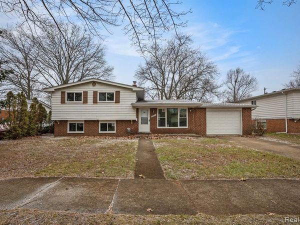 20931 Robinwood Street, Farmington, MI 48336