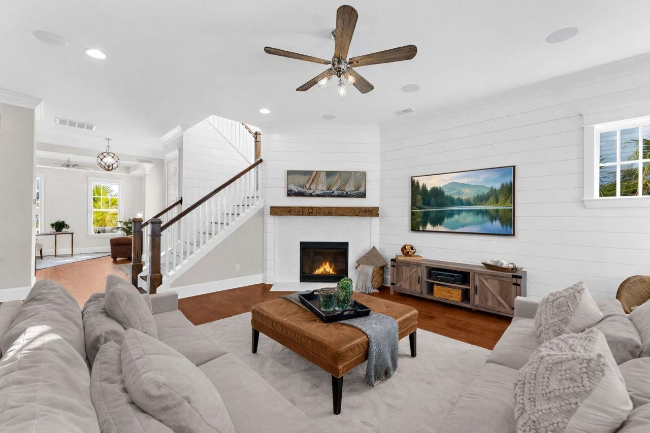 1636 Oak Leaf Street Photo 14