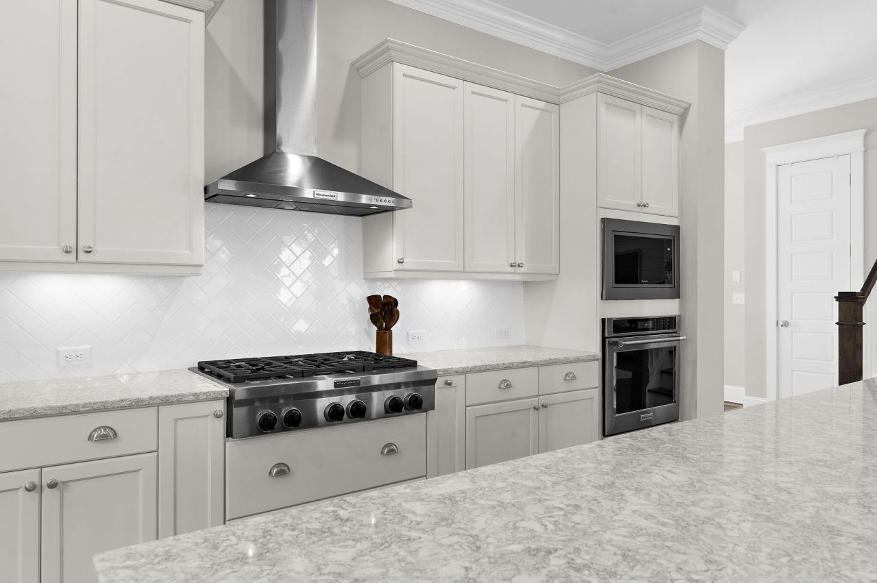 1636 Oak Leaf Street Photo 19