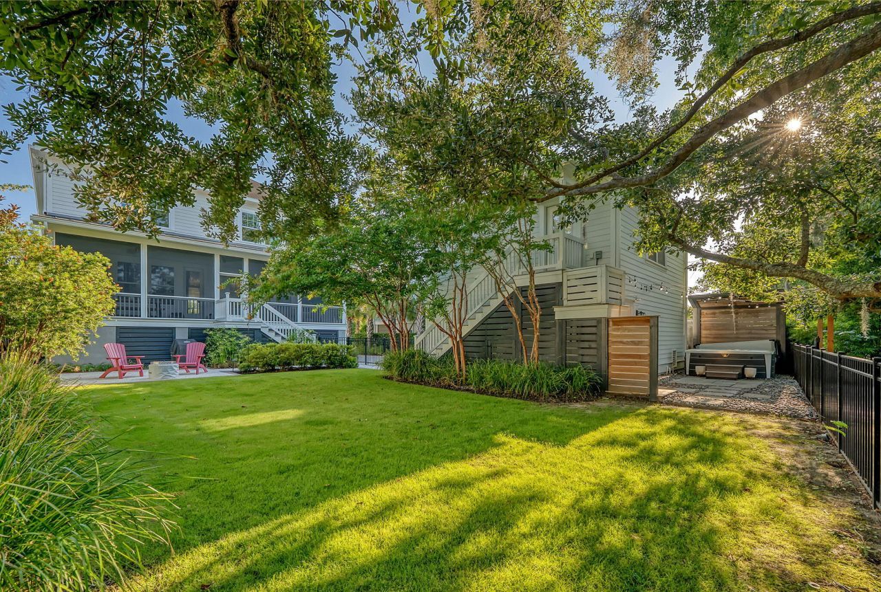 1636 Oak Leaf Street Photo 32