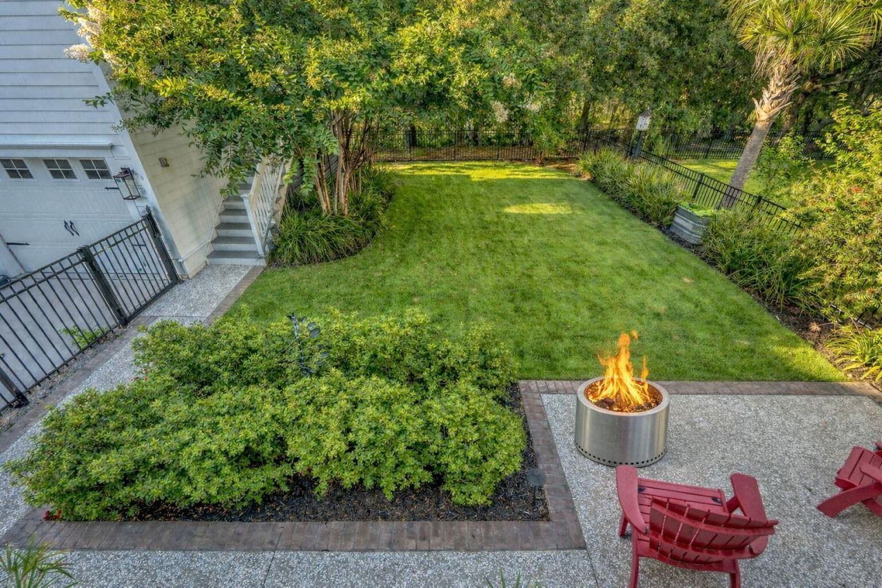 1636 Oak Leaf Street Photo 34