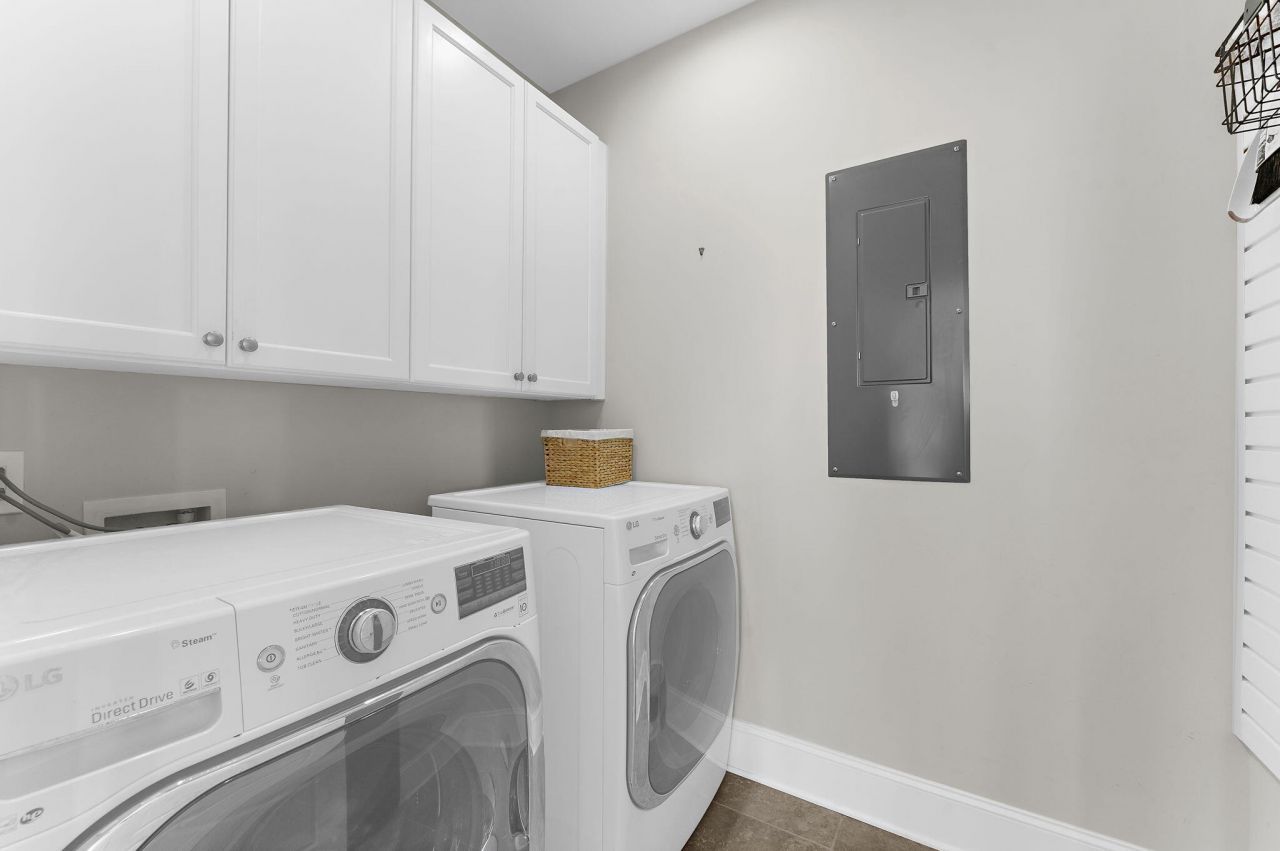 1636 Oak Leaf Street Photo 49