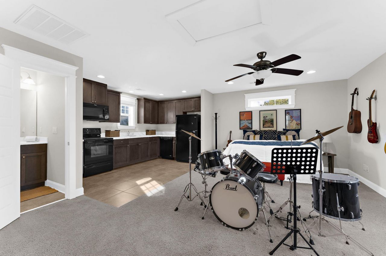 1636 Oak Leaf Street Photo 59